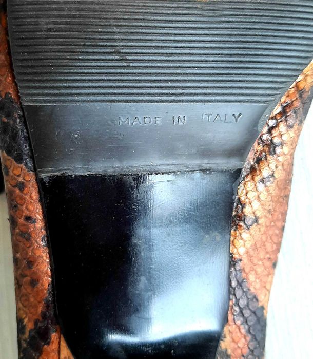 Италиански елегантни обувки Bata, нисък ток, естествена кожа