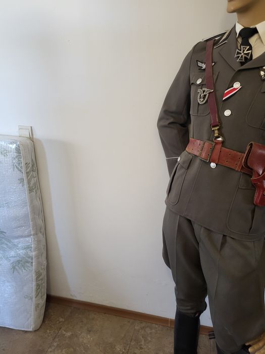 Продавам много запазен ваенен маникен