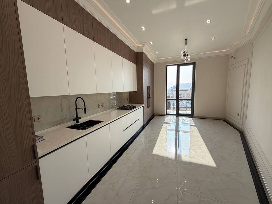 Продается 4/3/6 203м2 на махалле Хувайдо