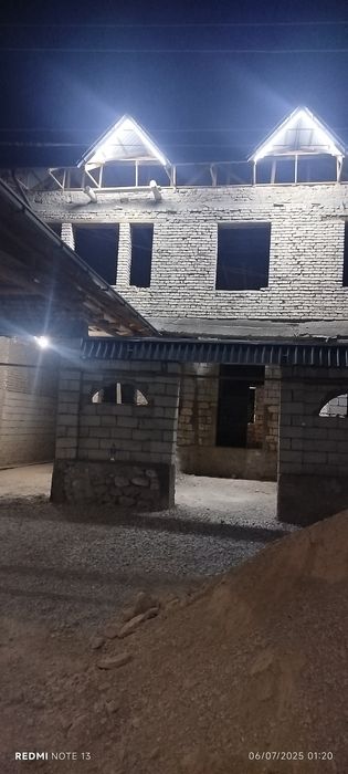 Karmana 2 qavatli uy.