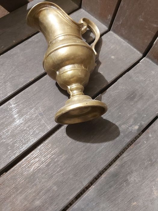 Carafa din alama