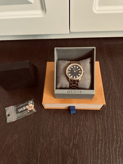 Ceas dama Guess , auriu , Nou , model Sparkler cu cristale Swarovski