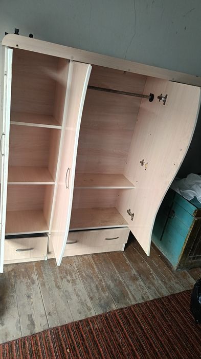 Детски Шкаф сотилади