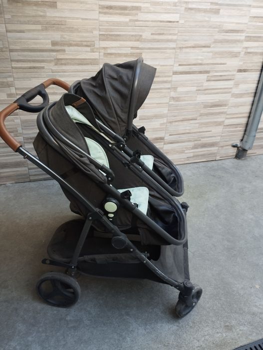 Продавам количка за близнаци chipolino duo