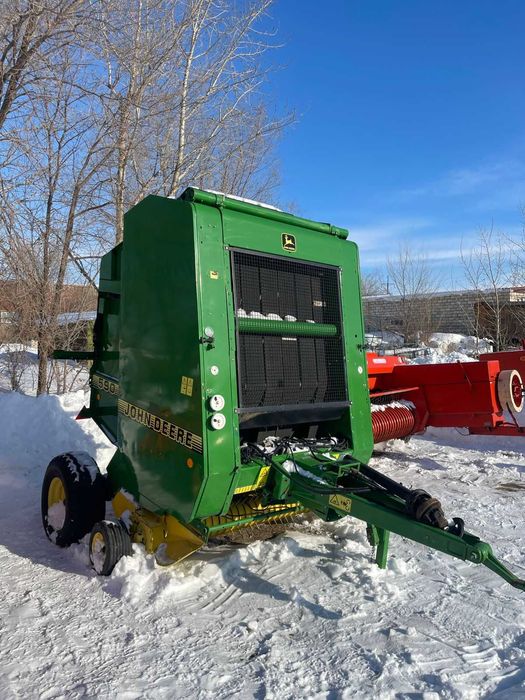 Рулонный пресс-подборщик John Deere