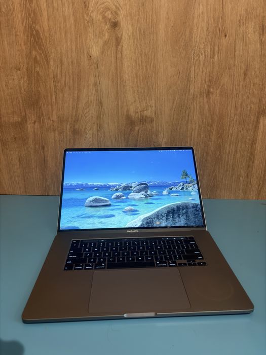 Macbook Pro 2019 16 / 32gb RAM / 1TB