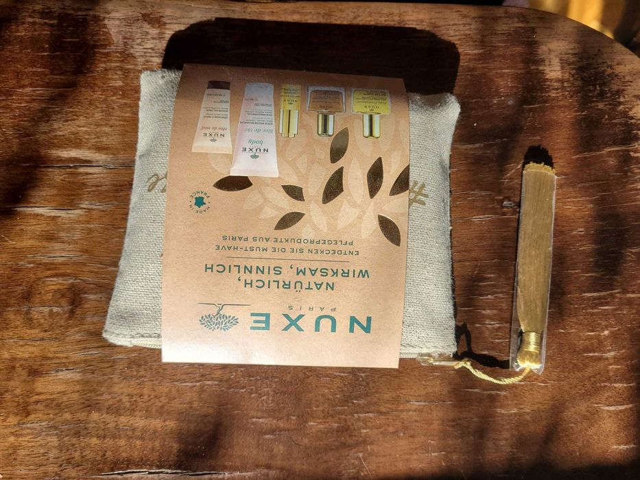 set cosmetic pentru calatorie Nuxe