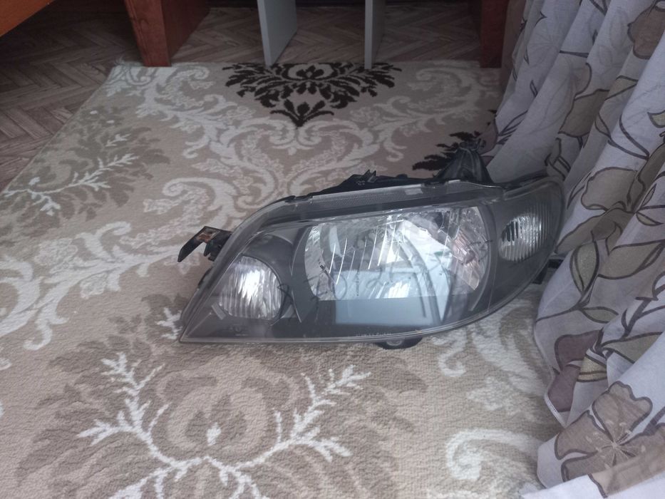 Продам левую фару от мазды 323
