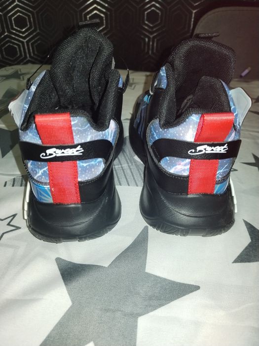 Високи баскетболни маратонки за момче - удобни, дишащи, неплъзгащи се,