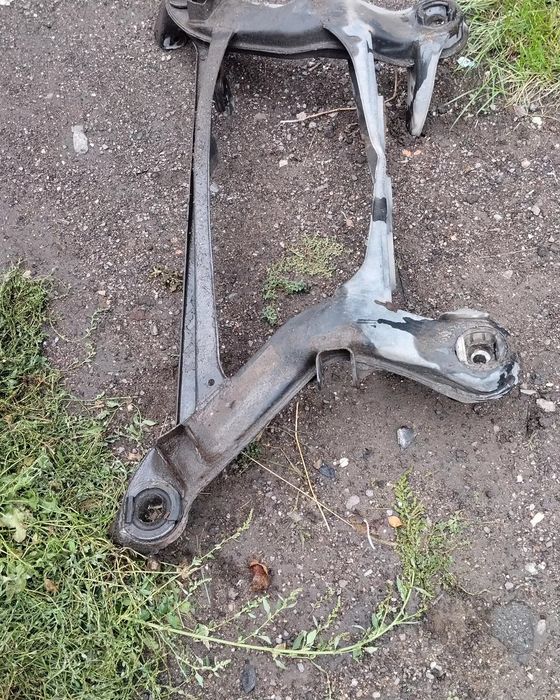 Продам подрамник мерс 190 продам