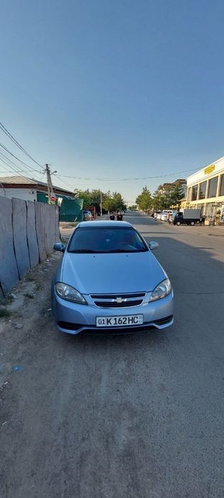 Lacetti gentra sotiladi