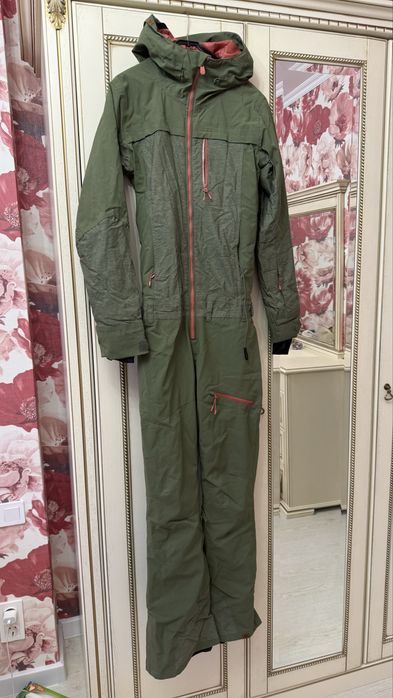 Комбинезон зимний горнолыжный
