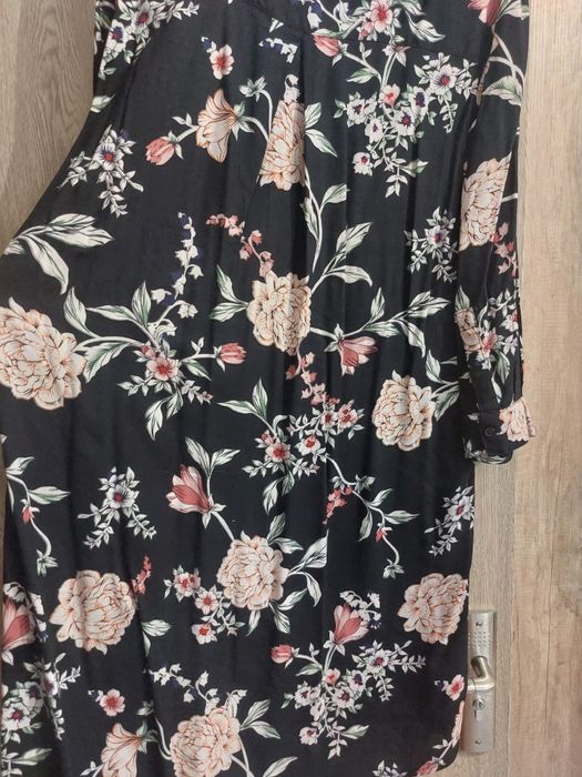Rochie neagra cu flori, mărimea 40
