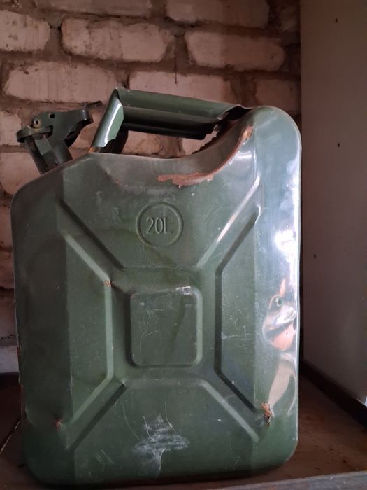 Канистра продам.