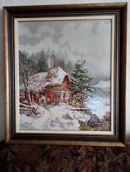 Продавам ръчно ушити гоблени с дървена рамка и стъкло