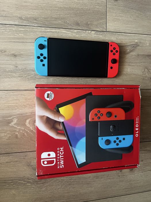 Nintendo Switch OLED (Пълен комплект) + Pro Контролер + 10 Игри + Калъф
