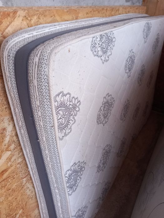 Doua.       bucati saltele