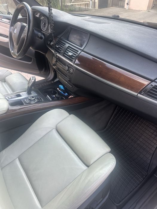 Vind bmw  x5 in stare  buna de functionare