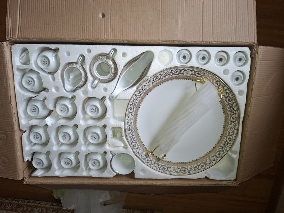Продам столовый сервис (на 12 персон)