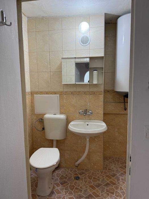 Дава се под наем Двустаен апартамент в Бургас, Възраждане - 80 кв.м за 428.91 € - Снимка #1