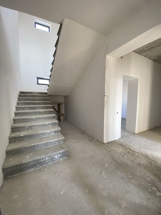 Farg’ona shahar Aeraport katejlar 2 qavatli uy sotiladi