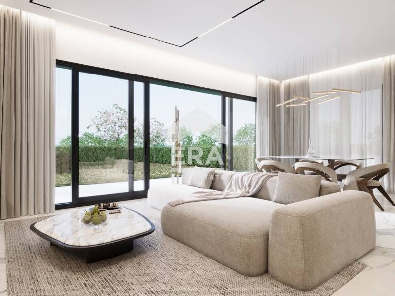 Двуетажна новострояща се къща за продажба, с гараж и двор, в горната ч