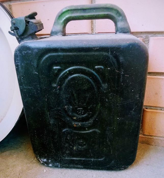 Продам менажницы,табак и канистр