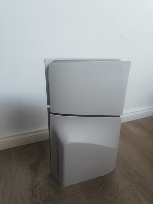 Vând PS5 slim disc edition