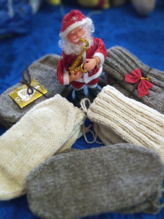 Вълнени плетени чорапи  с тройна нишка на конеца–10 лв.