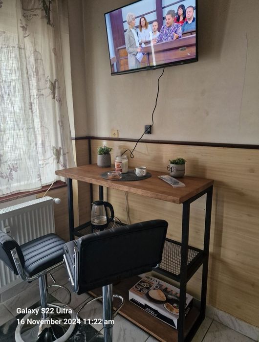 Бар маса и маси за заведения различни видове. Масив и желязо