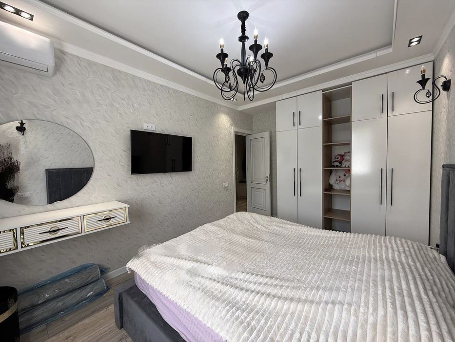 срочно продаётся квартира метро Буюк Ипак Йули 36/6 аптека 3-комн 70м2