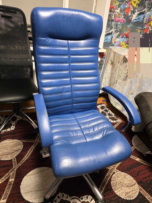 Офисное кресло в достойном состоянии