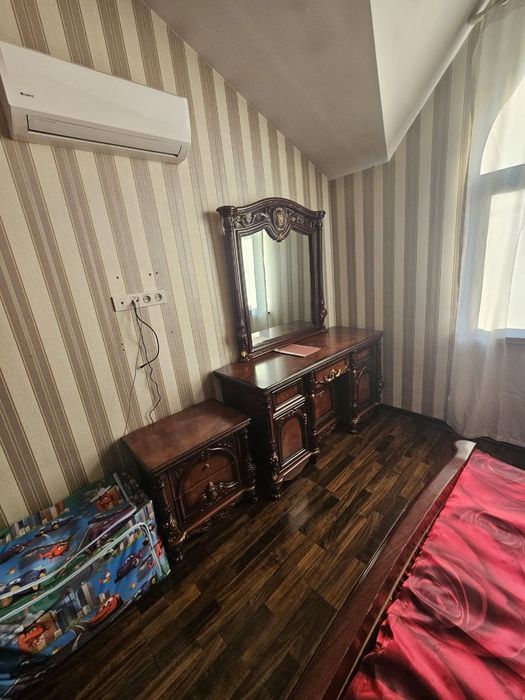 Продам китайский спальни гарнитур