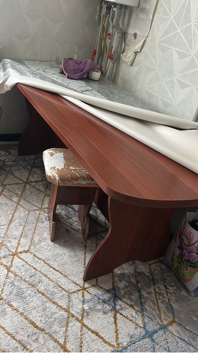 Стол для кухни..