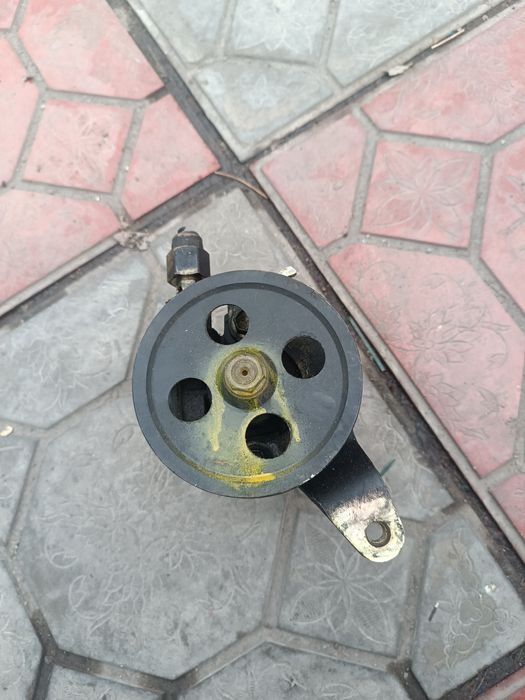 Продам компрессор и гур на Toyota