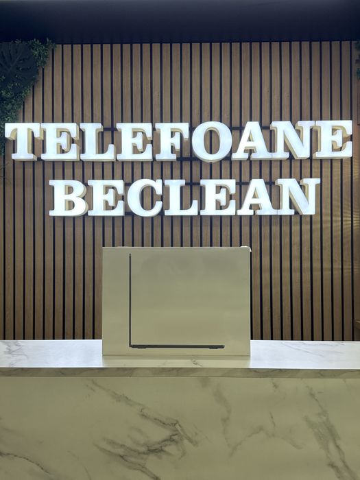 MacBook Air / M2 / 13inch / 256GB / 16GB RAM / Sigilat