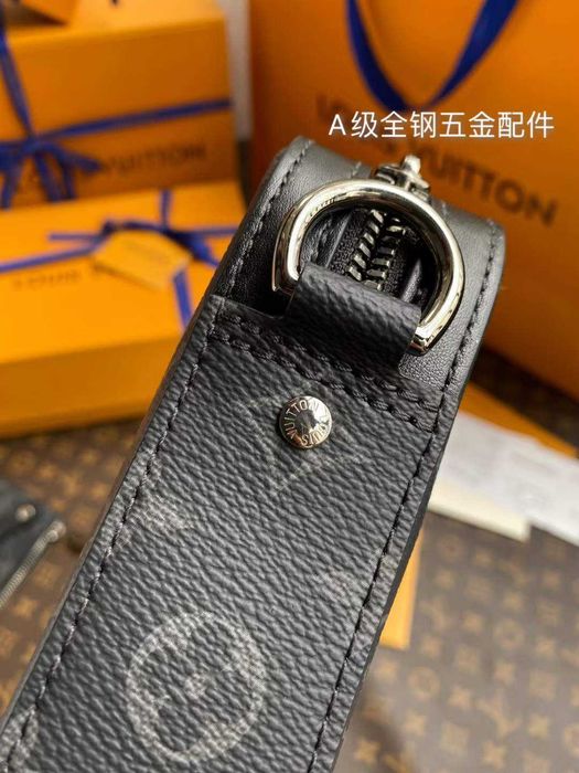 Louis Vuitton Trio Messenger