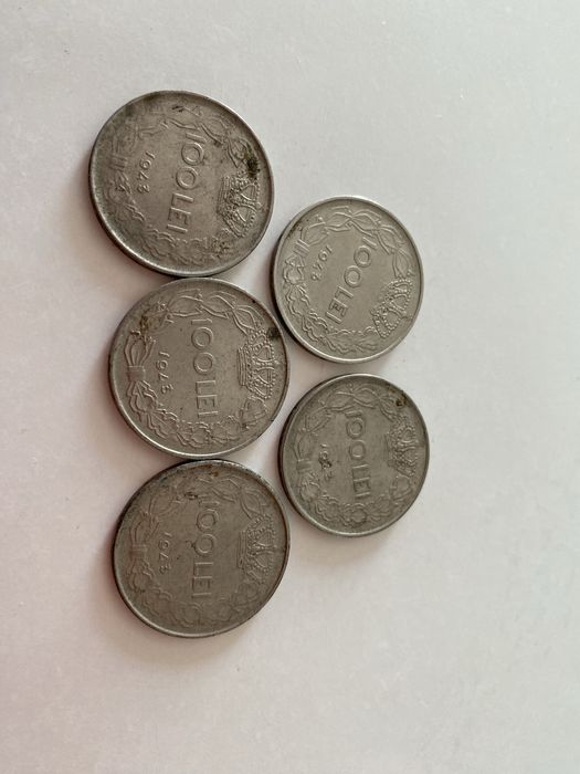 Vand monede  vechi 100 lei , cinci buc. din 1943 , cu regele mihai