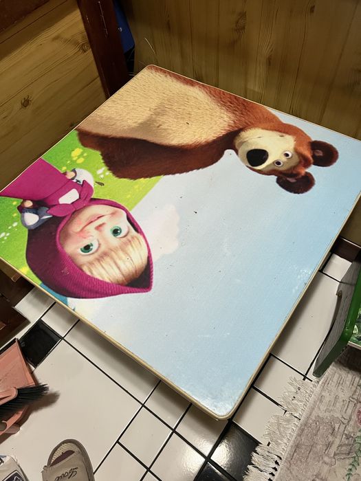 Стол со стульчиками