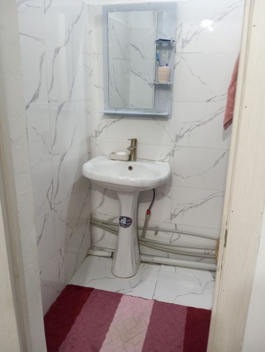 Тез арада екі бөлмелі үй сатылады .