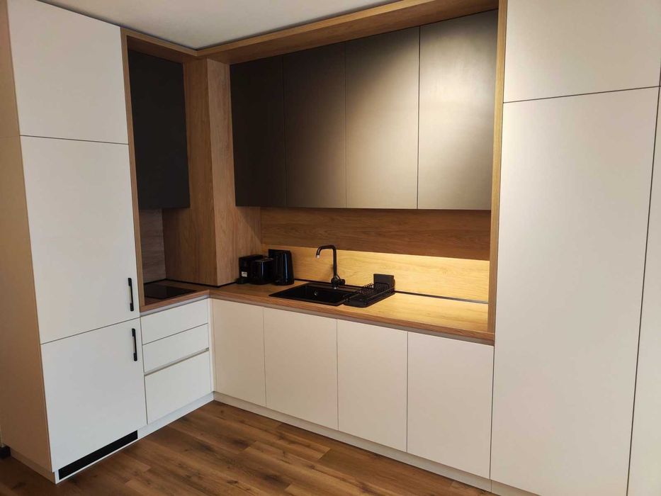 Дава се под наем Едностаен апартамент в София, Център - 40 кв.м за 214.2 € - Снимка #1