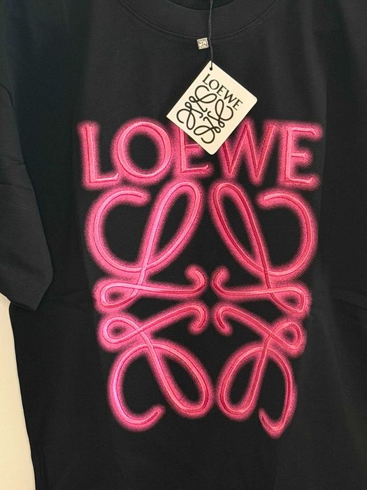 Tricou Loewe negru cu roz marimea XL nou originala