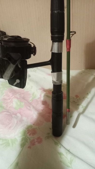 Продавам ретро въдица с макара