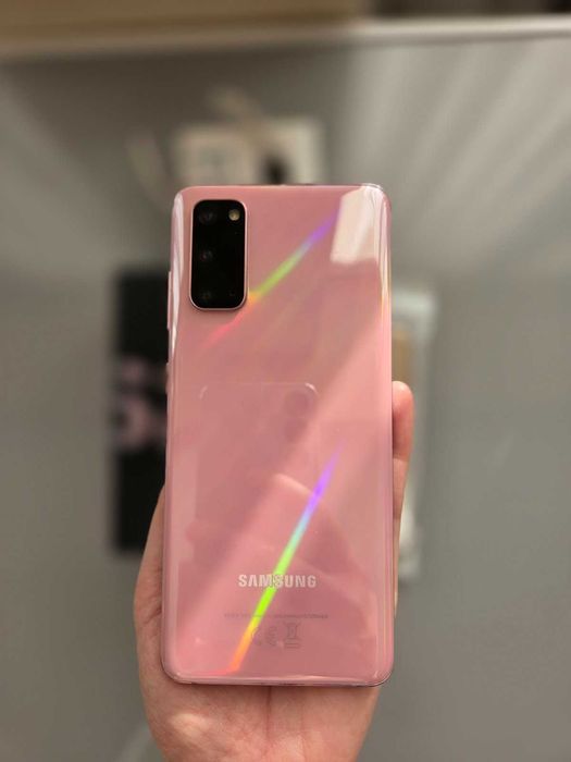 Samsung Galaxy S20 като нов с подаръци