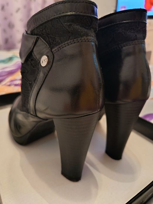 Botine din piele naturală