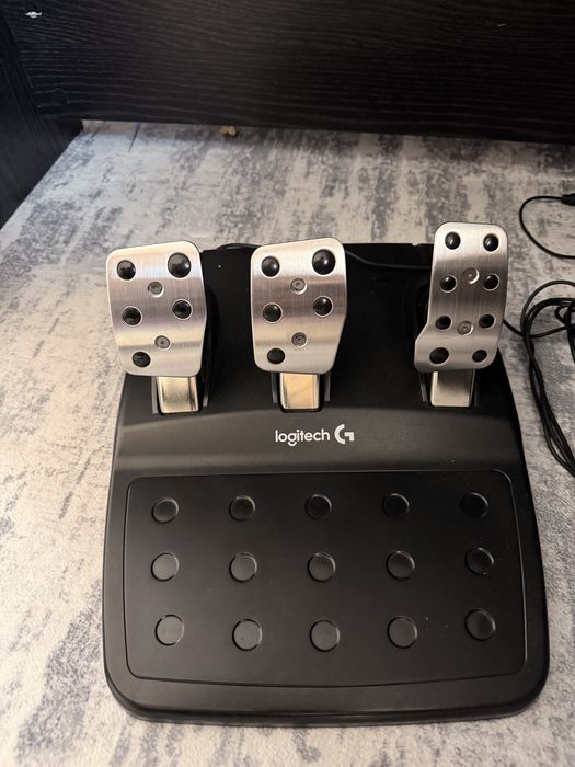 Volan Logitech G920 cu pedale + Schimbator Logitech
