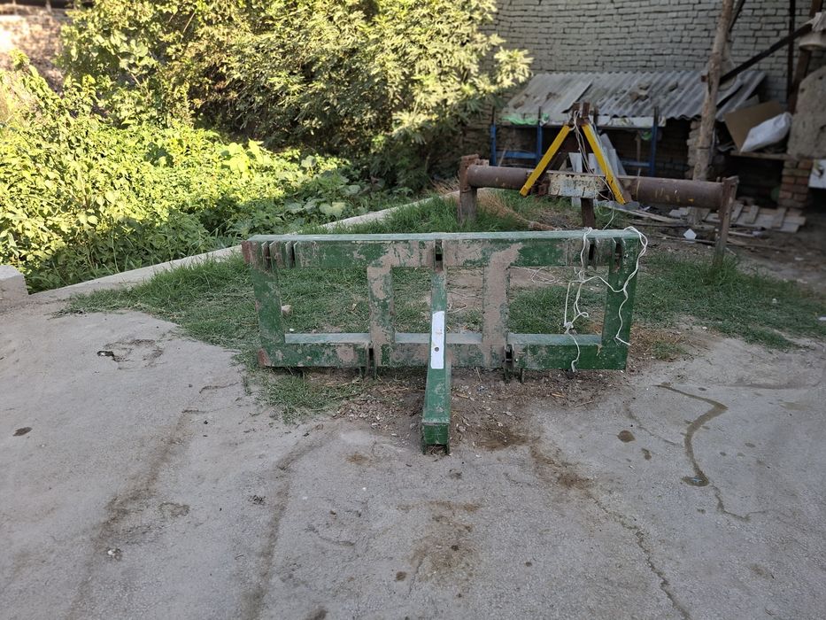 Ловол 504 трактор сотилади