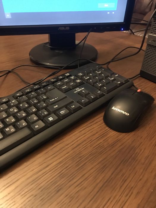 DELL Компютър заедно с монитор, клавиатура и мишка комплект