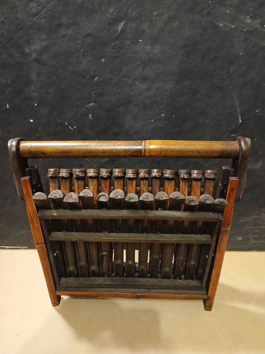 Винтидж стойка,етажерка от бамбук за вестници и списания.