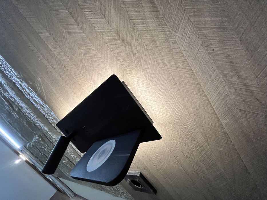 Продам бра с зарядкой